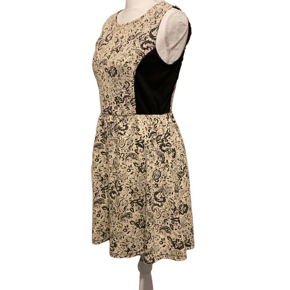 Rewind Textured Dress - Picture 4 of 7